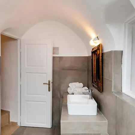 La Maltese Estate Hotel